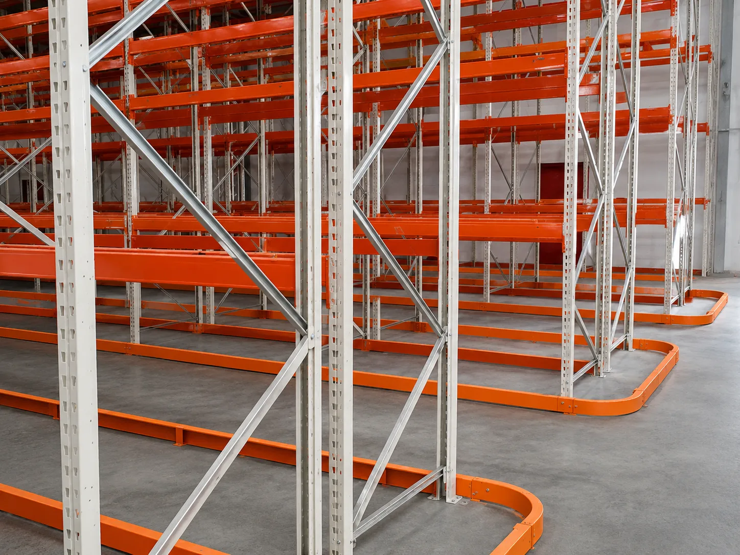 9000 Series Very Narrow Asile Selective Pallet Racking System